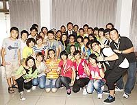 A photo of Prof. Joseph Sung, Vice-Chancellor of CUHK, students of Beichuan High School and volunteers of Breakthrough organization